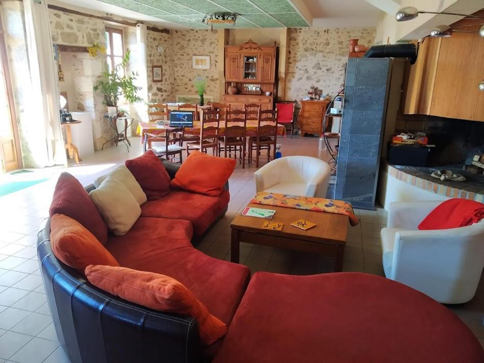 לינה וארוחת בוקר Saint-Quentin-sur-Charente La Tribu De Lavaud מראה חיצוני תמונה